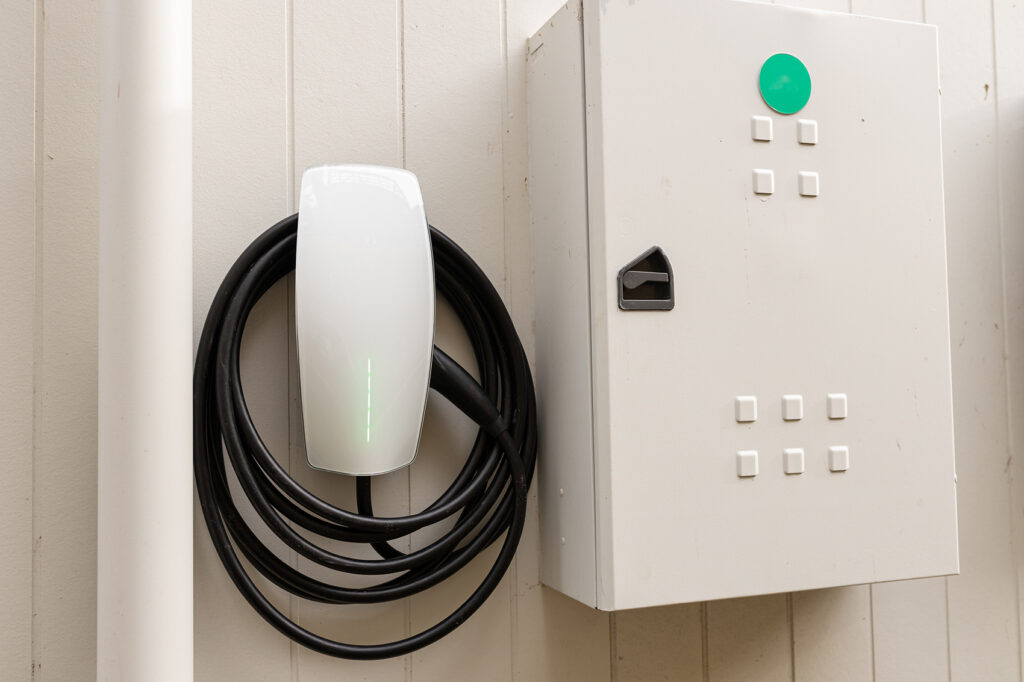 Wallbox für Elektrofahrzeuge am Gebäude